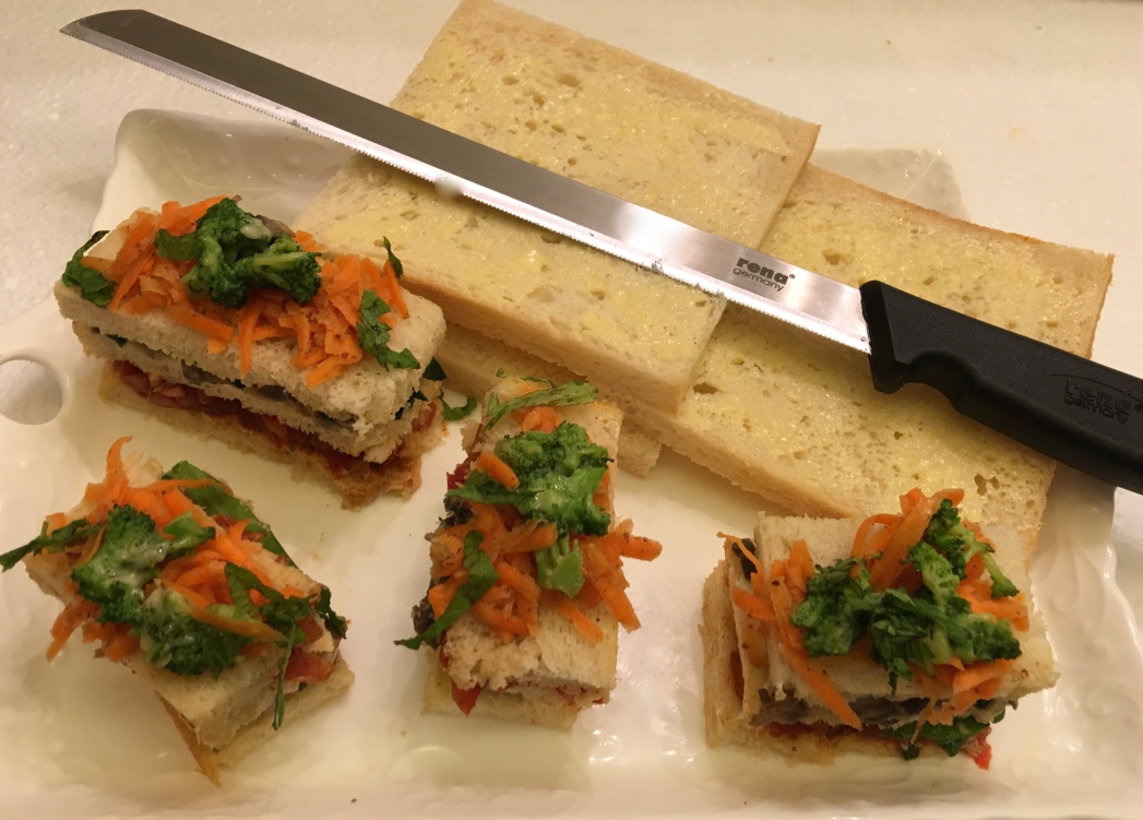 Mini vegetable sandwiches with labneh (168)